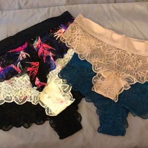 NWT Victoria’s Secret Extra Low Rise Cheeksters Bundle (5pairs size M)